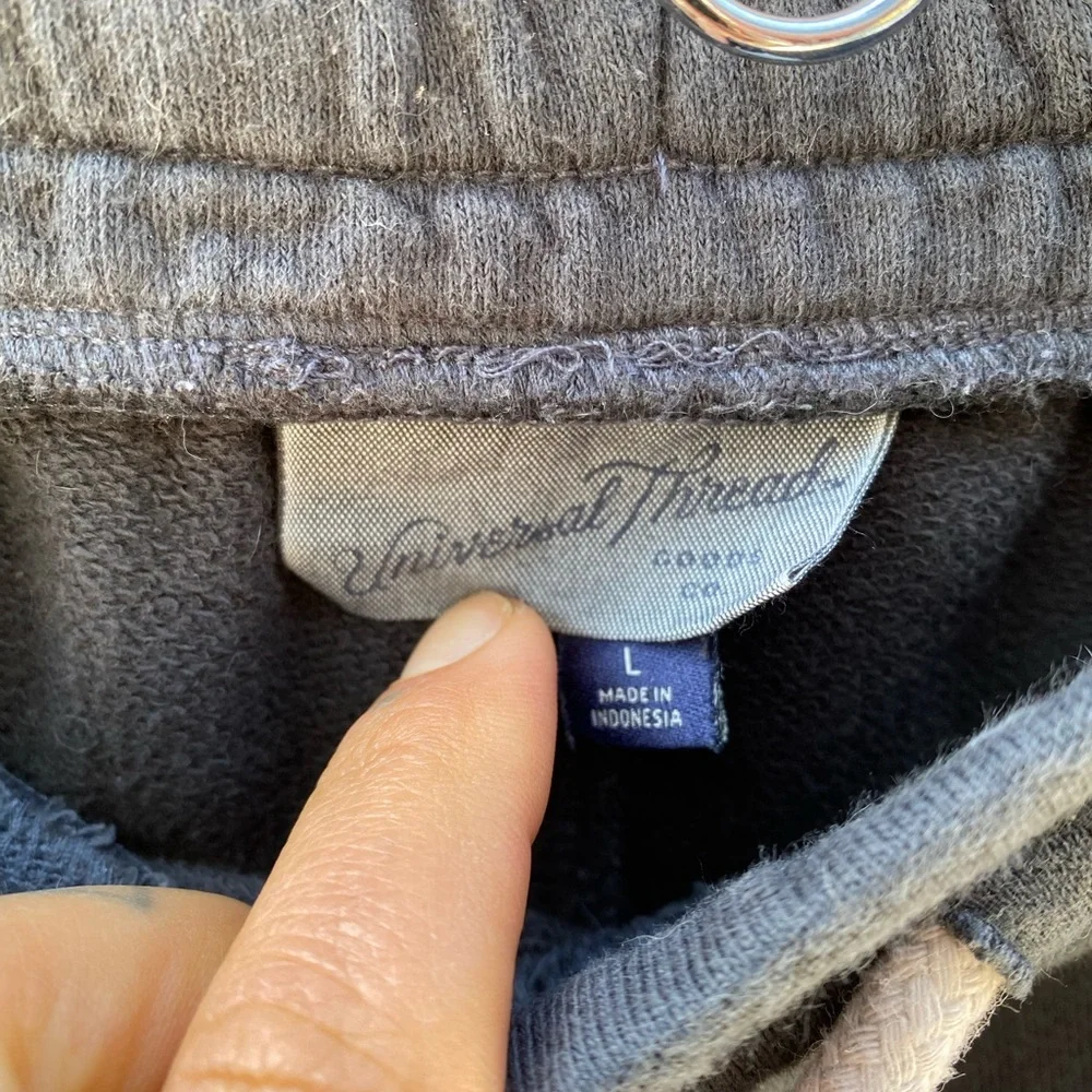 Universal Thread - Picture 3 of 4